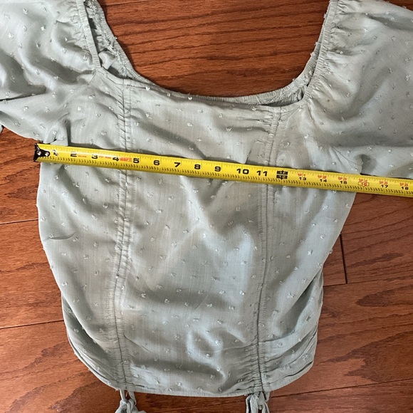 Vylette green cropped shortsleeved top- size large - Picture 8 of 9